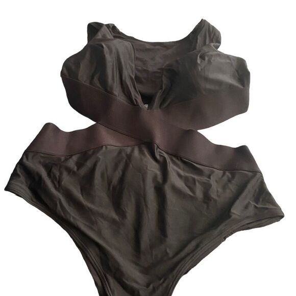 H&M med V-neck swimsuit. Two-part section at back, cut-out sections at sides - Picture 8 of 11